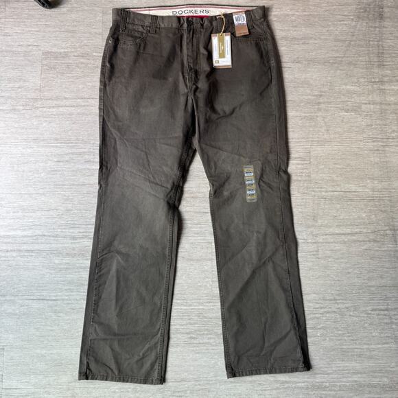 Dockers Jeans NWT Mens 38x34 5 Pocket Pants D3 Classic Fit Twill Dark Brown - Picture 1 of 7